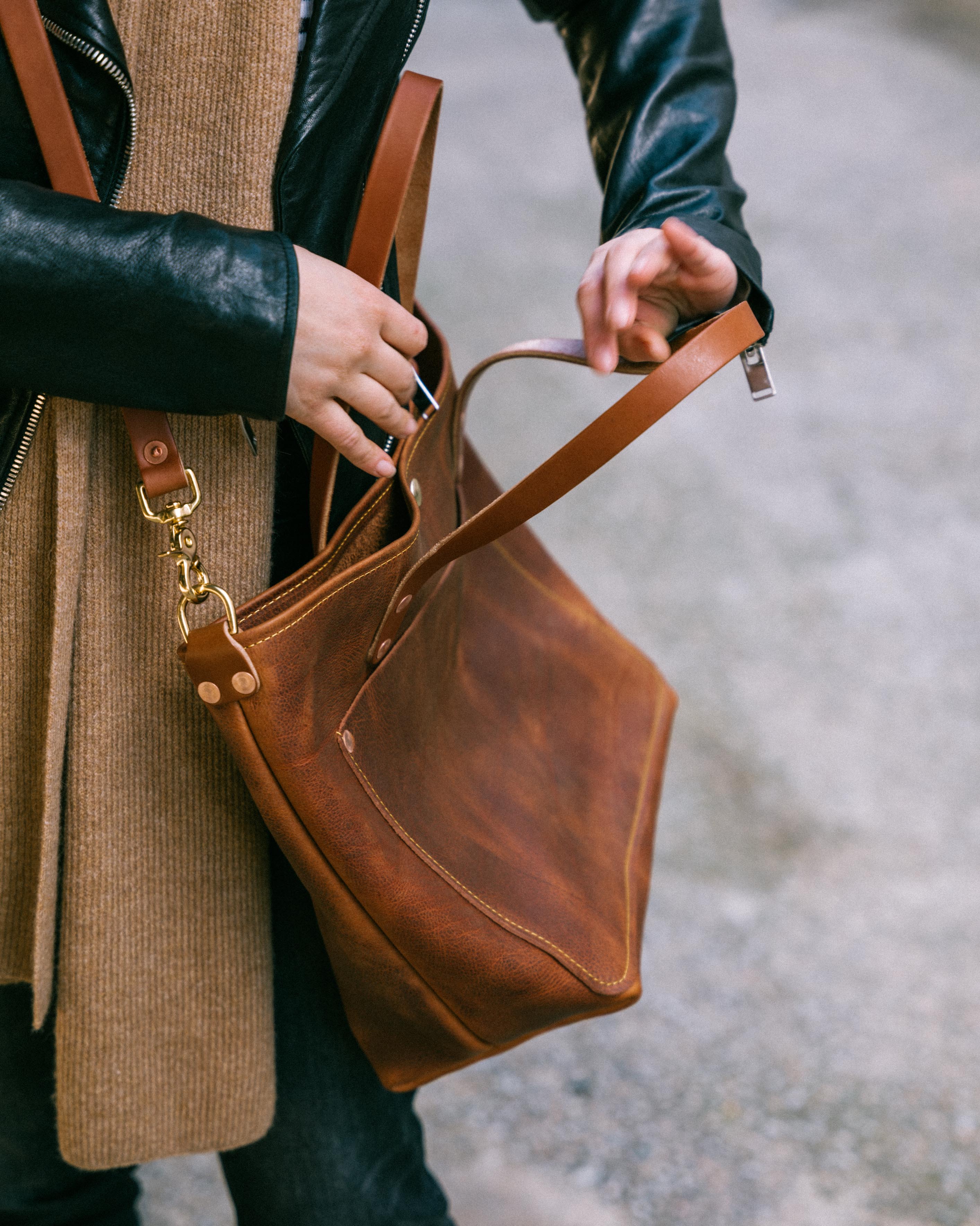 Scratch-and-Dent Brown Kodiak Travel Tote