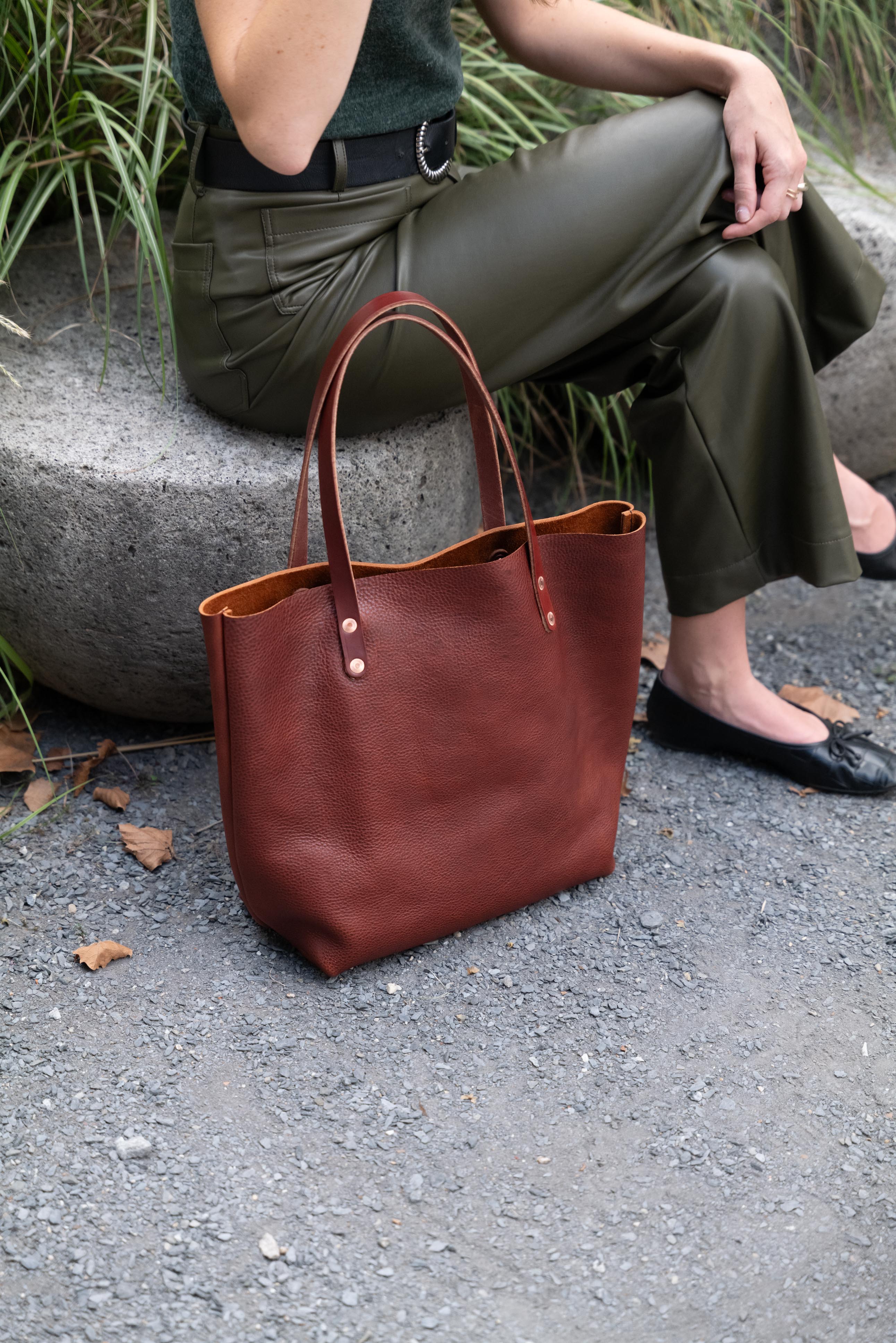 Scratch-and-Dent Dark Tan Bulldog Tote