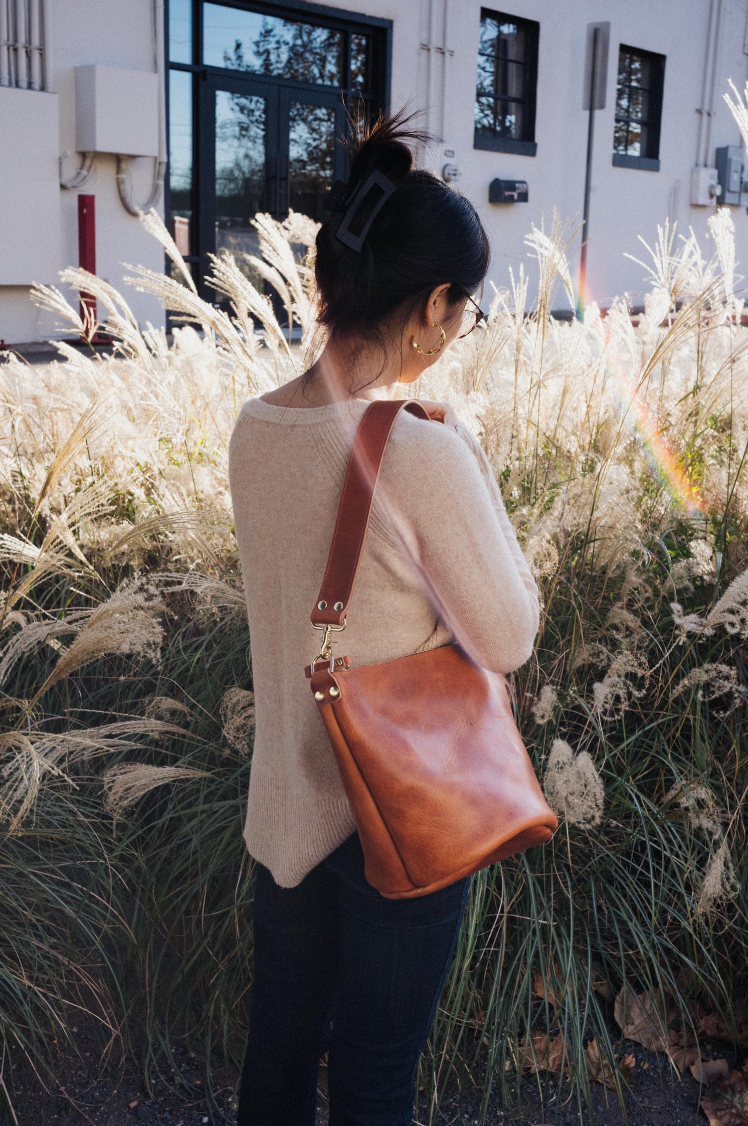 English Tan Dublin Zip-Top Bucket Bag With 2-Ply Wide Strap