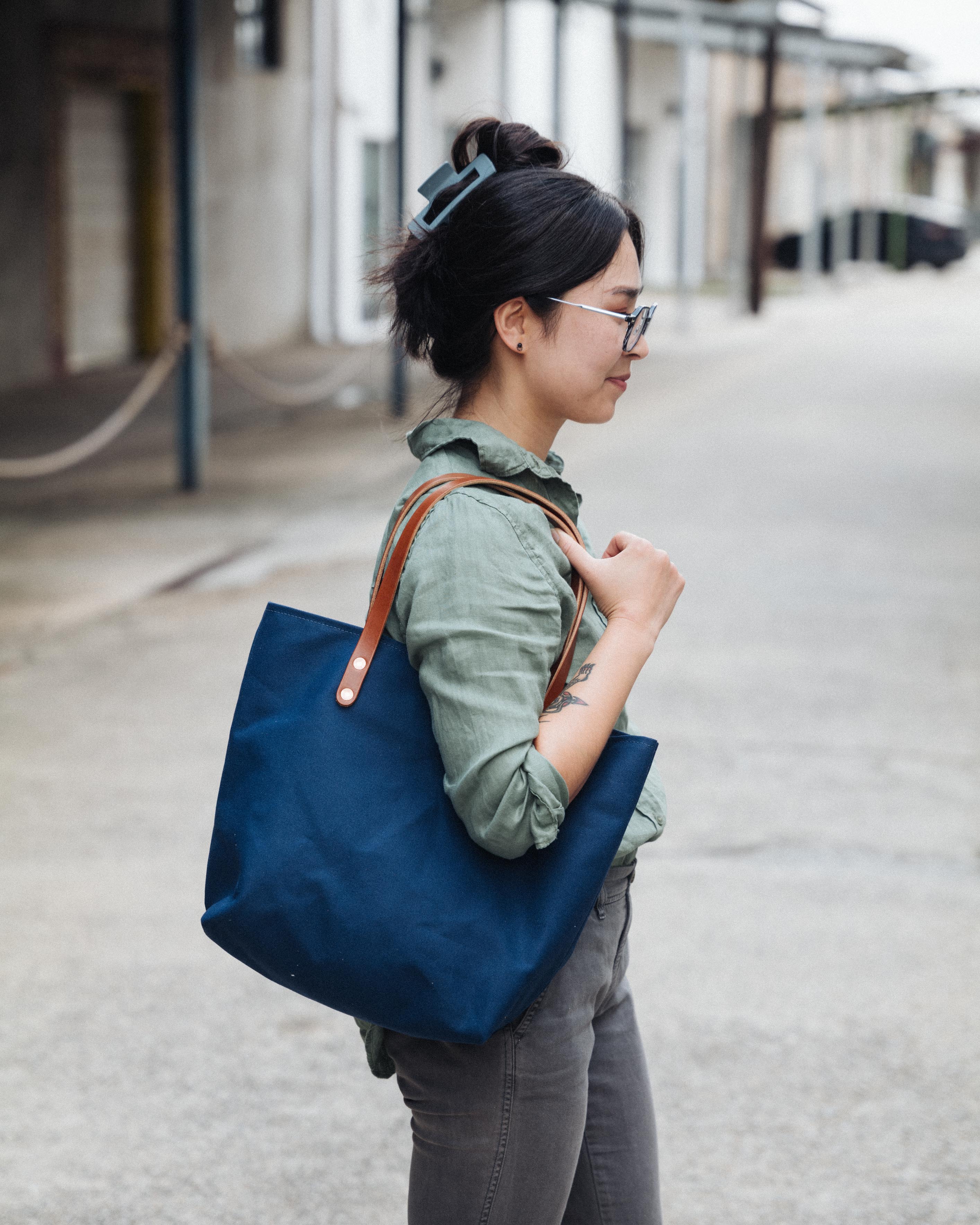 Navy blue tote hotsell