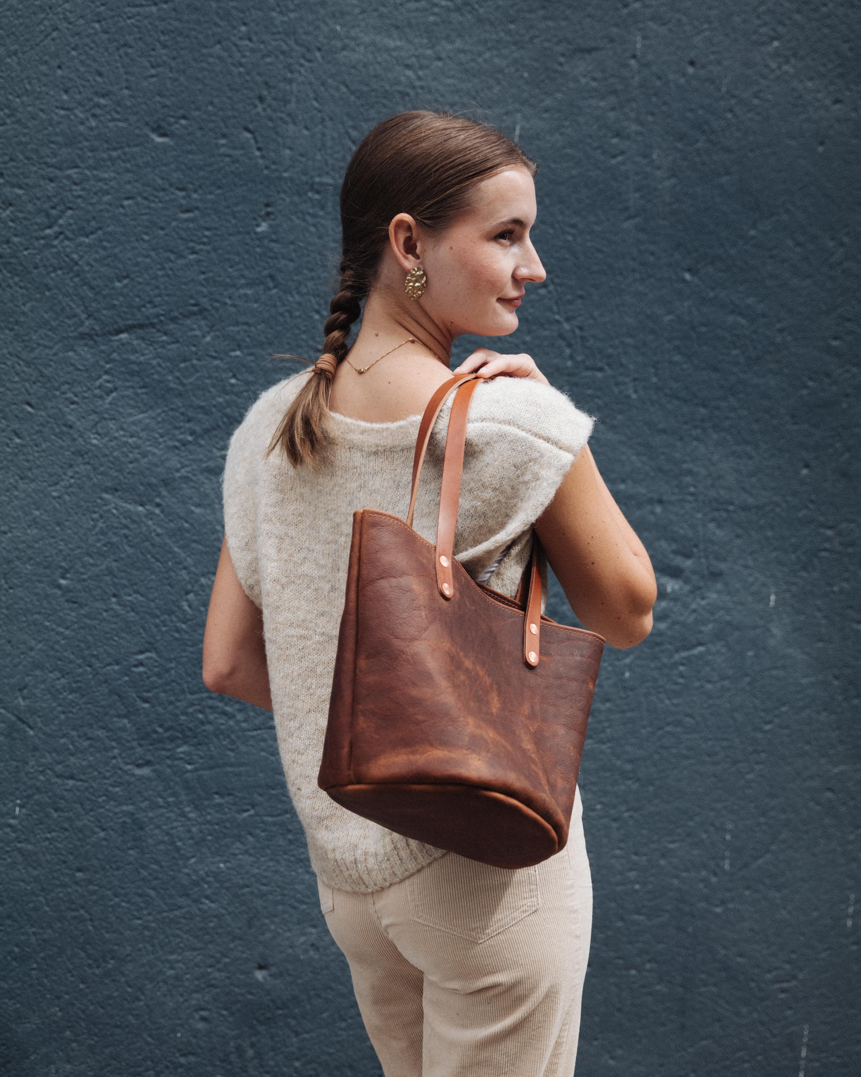 Scratch-and-Dent Cobalt Bulldog Bucket Tote