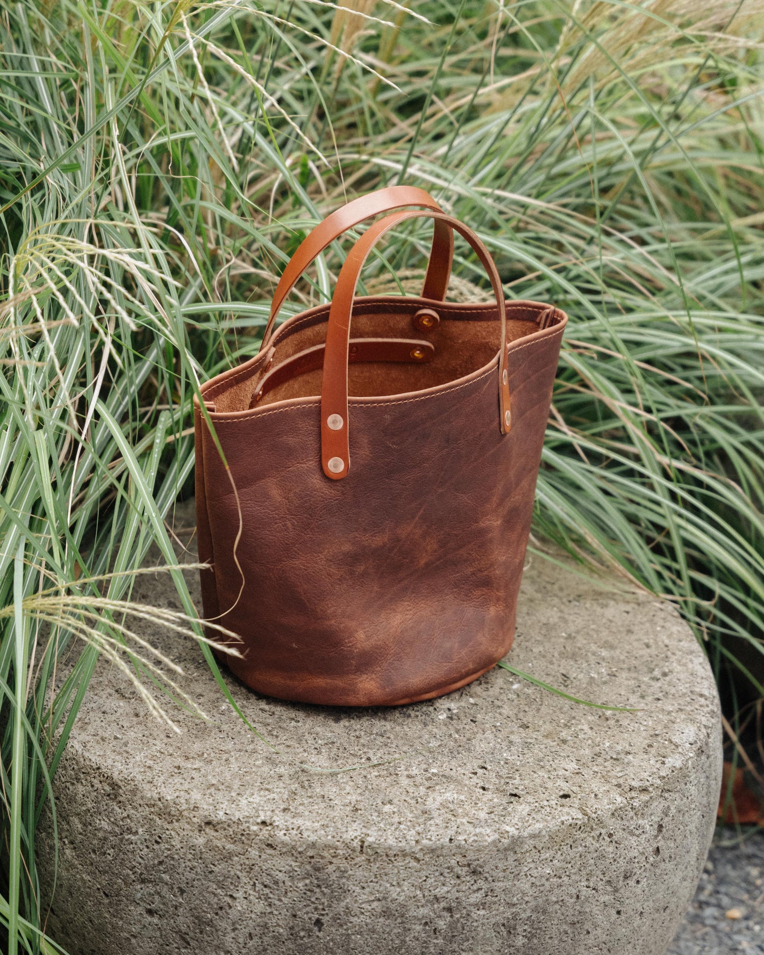 Scratch-and-Dent Cobalt Bulldog Bucket Tote