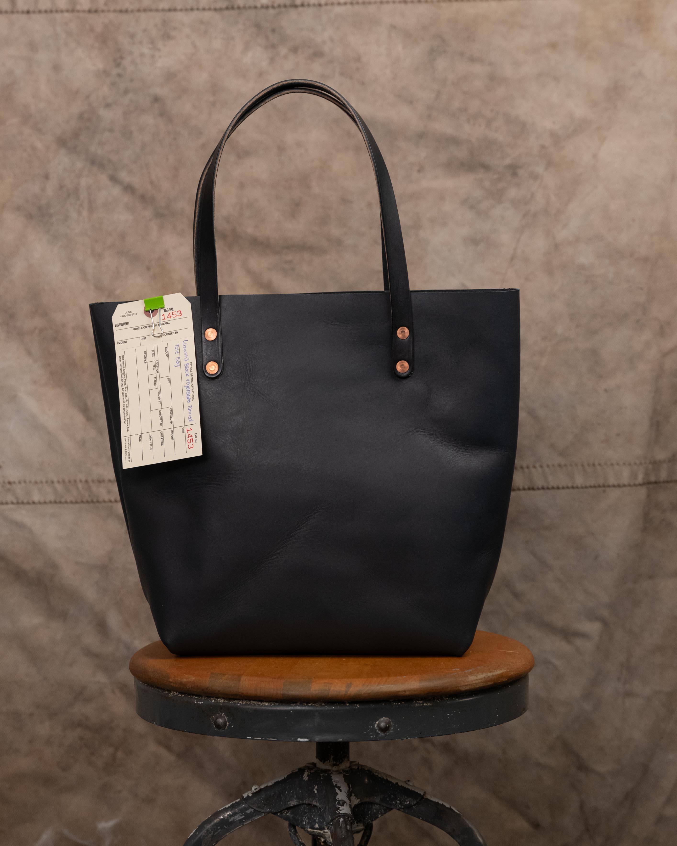 1453 Black Veg Tan Tote 7” Handles