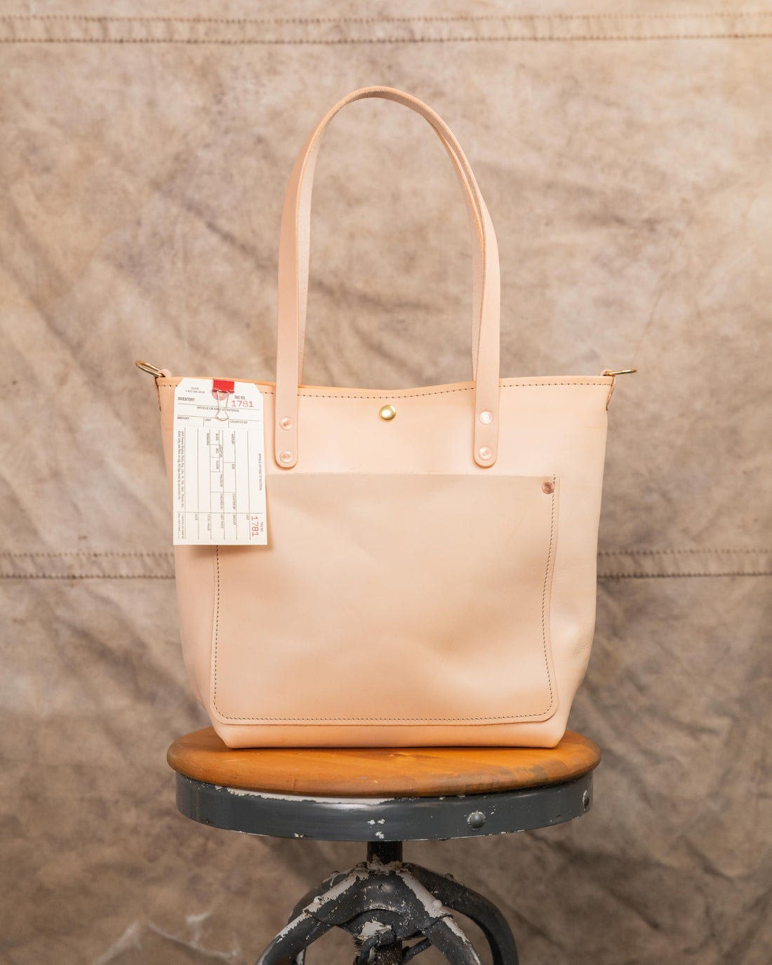 1781 Veg Tan Travel Tote with 11” Russet Handles