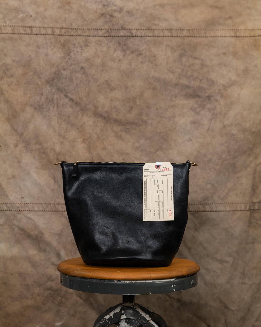 1822 Black Bulldog Zip Top Bucket Bag