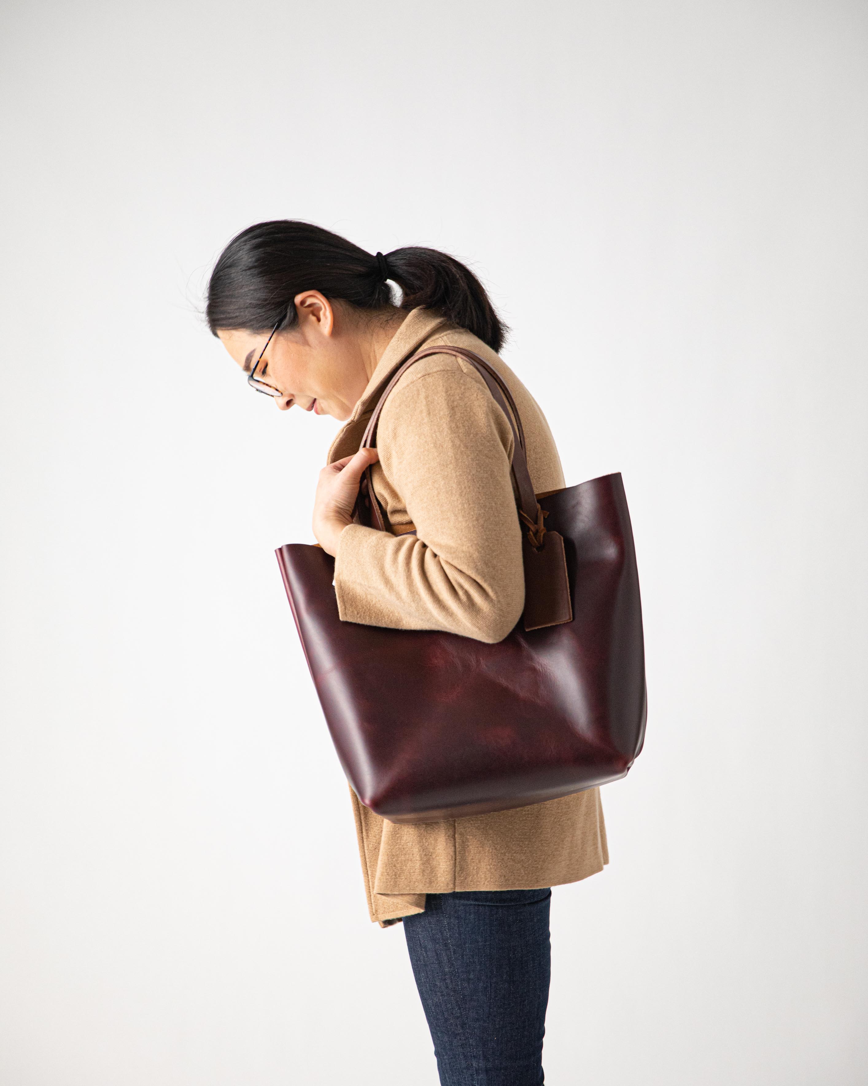 Oak, burgundy or reddish brown handbag. Indian Leather Handbag. Handma –  Artikrti