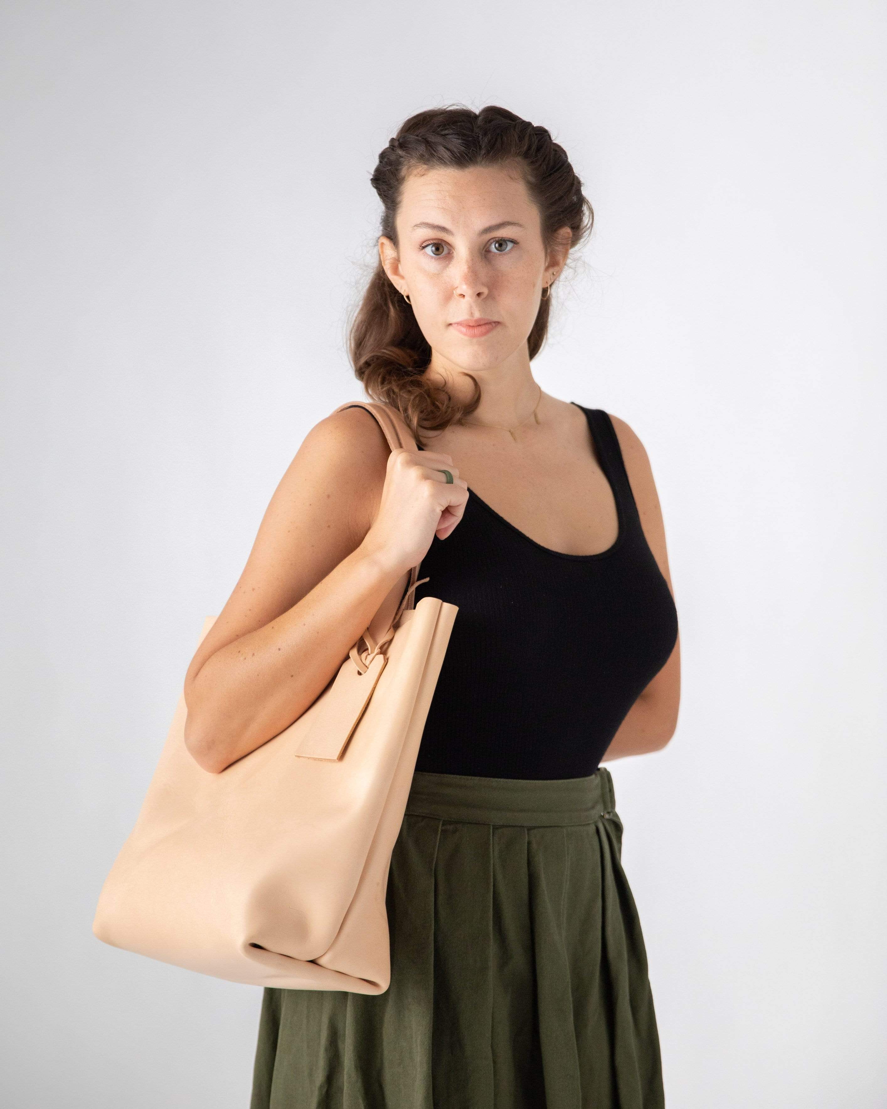 Vegetable tanned 2025 leather tote bag