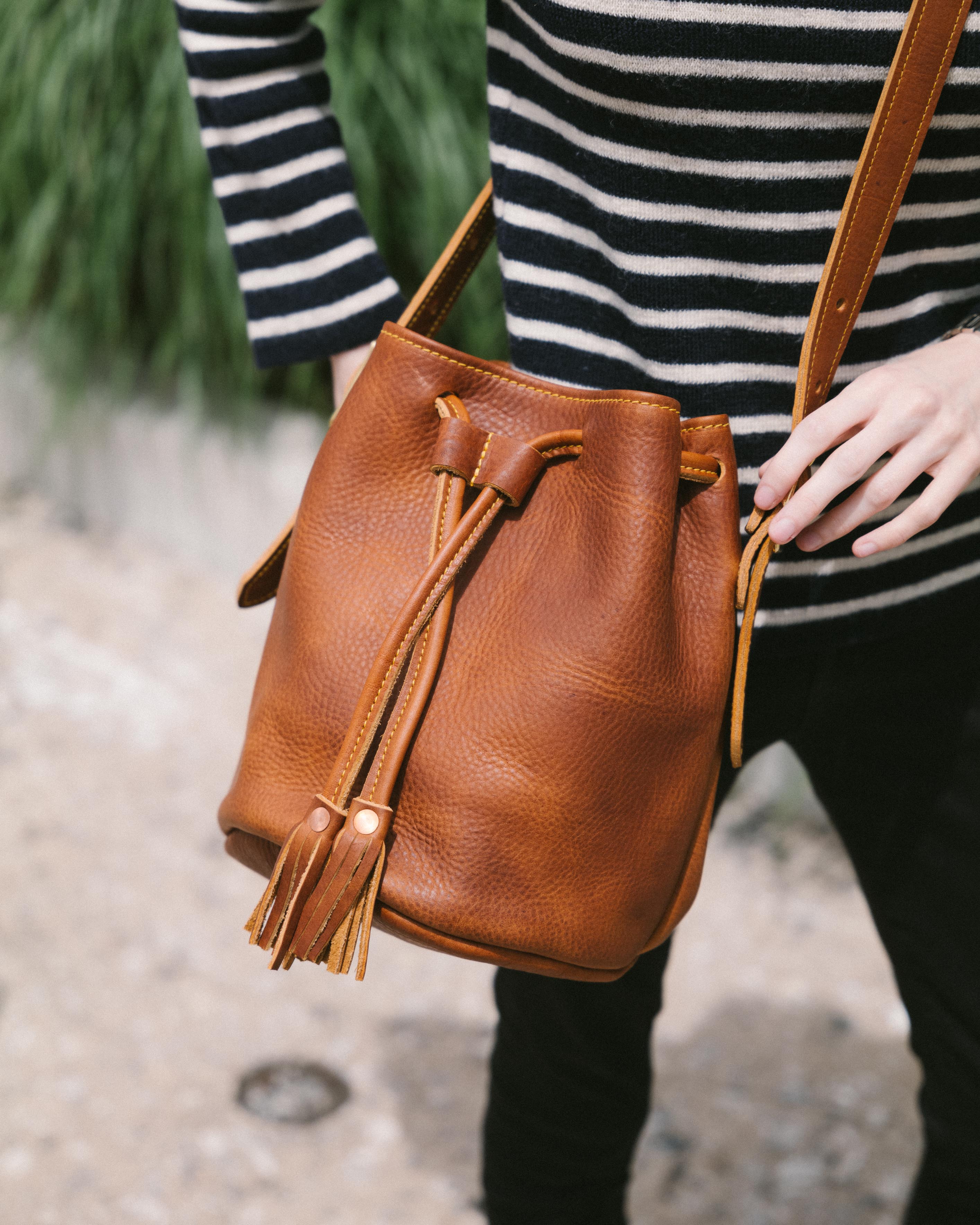 Crossbody drawstring bucket bag hotsell