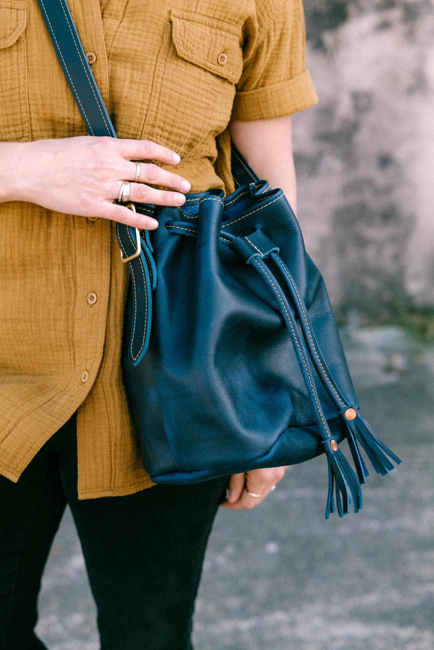 Madewell Women’s Brown Leather Drawstring Bucket Bag Handbag Tote